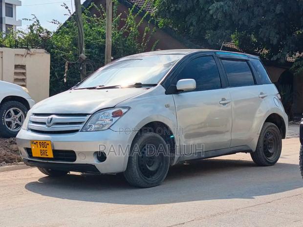Toyota IST 2004 Silver