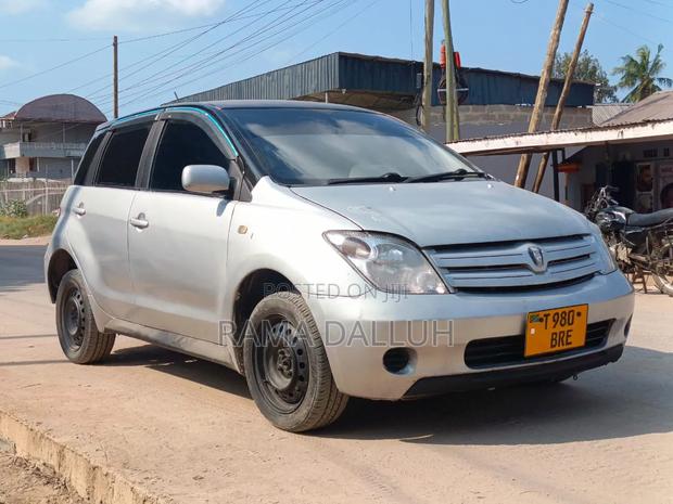 Toyota IST 2004 Silver