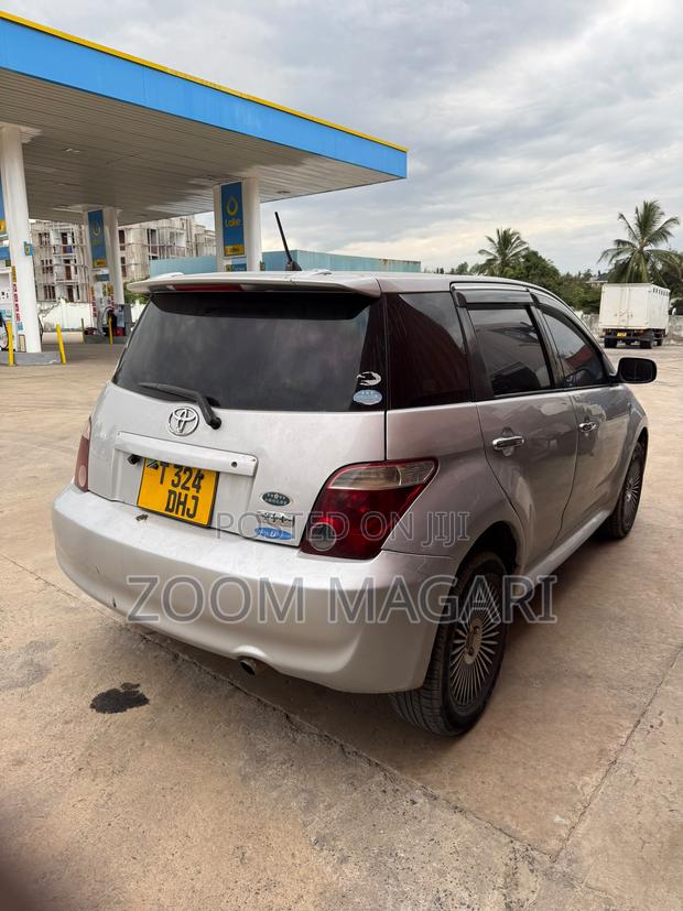 Toyota IST 2002 Silver