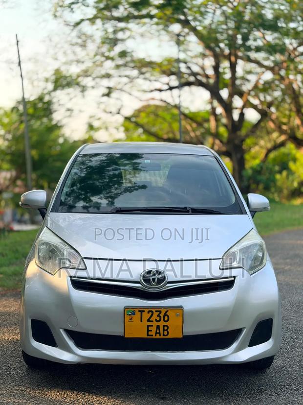 Toyota Ractis 2011 Silver