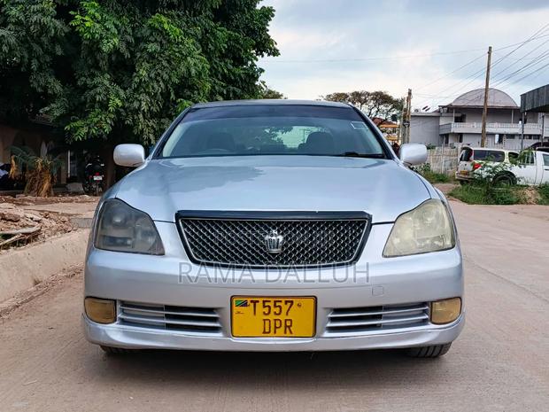 Toyota Crown Royale 2005 Silver