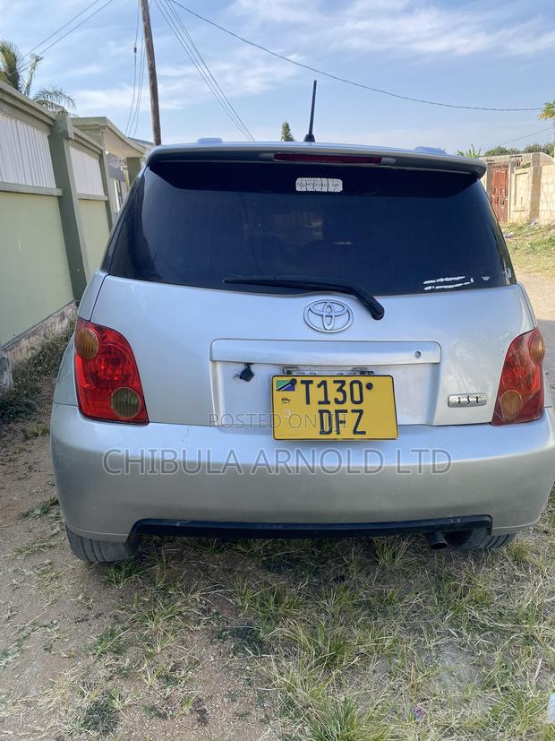 Toyota IST 2005 Silver