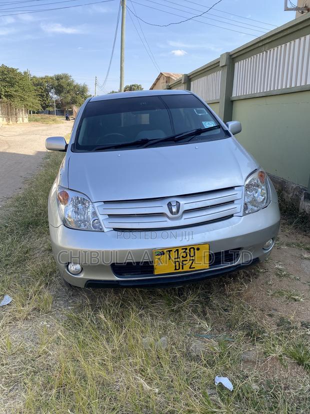 Toyota IST 2005 Silver