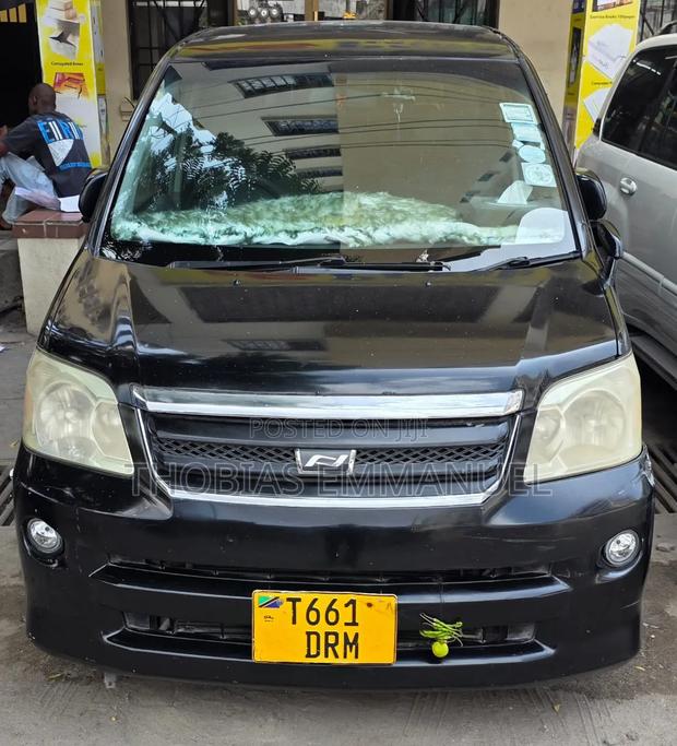 Toyota Noah 2005 Black