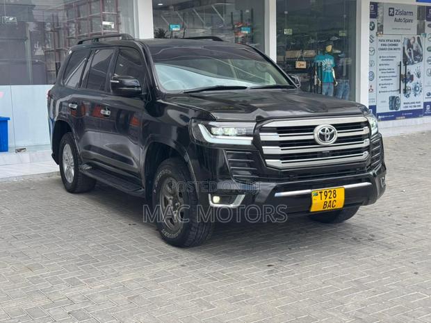 Toyota Land Cruiser 2022 Black
