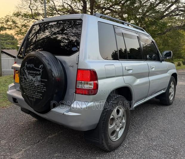Mitsubishi Pajero 2004 Silver