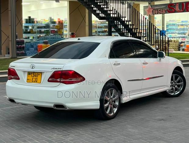 Toyota Crown 2010 White