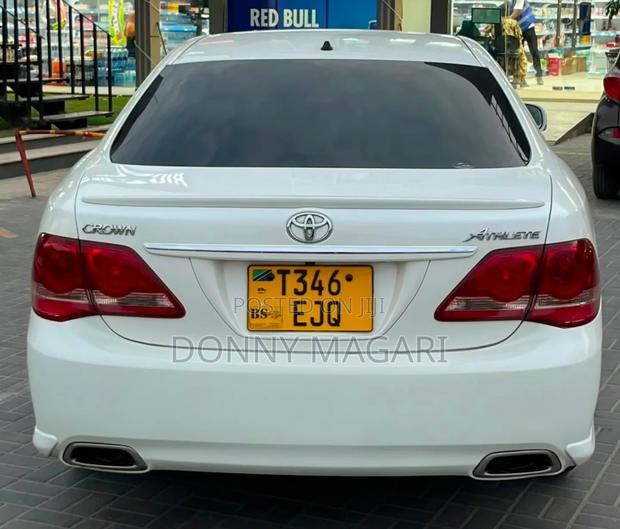 Toyota Crown 2010 White