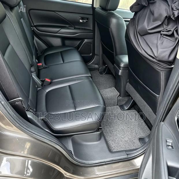 Mitsubishi Outlander 2016 Gray