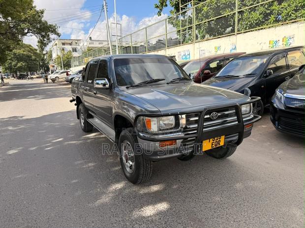 Toyota Hilux 1999 Gray