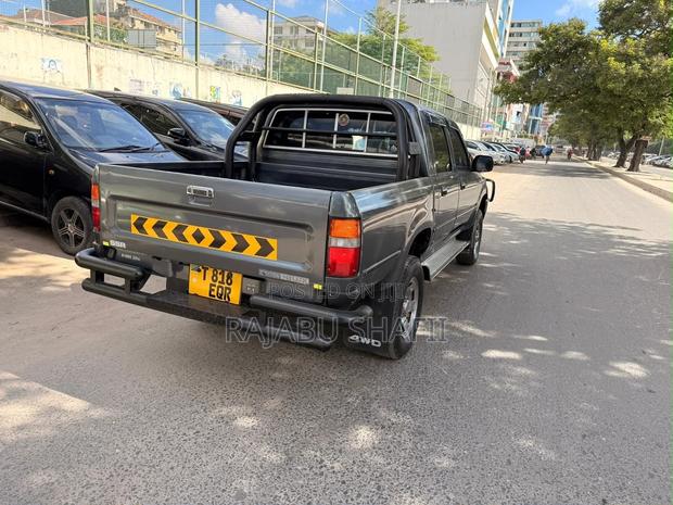 Toyota Hilux 1999 Gray