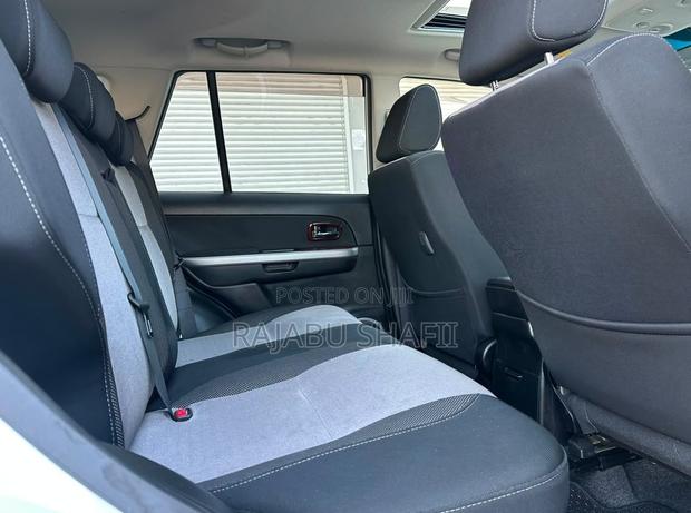 Suzuki Escudo 2008 White
