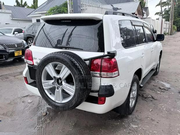 Toyota Land Cruiser 2010 White