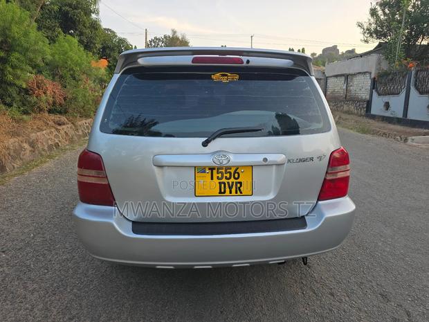 Toyota Kluger 2003 Silver