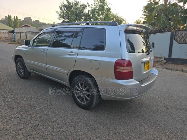 Toyota Kluger 2003 Silver