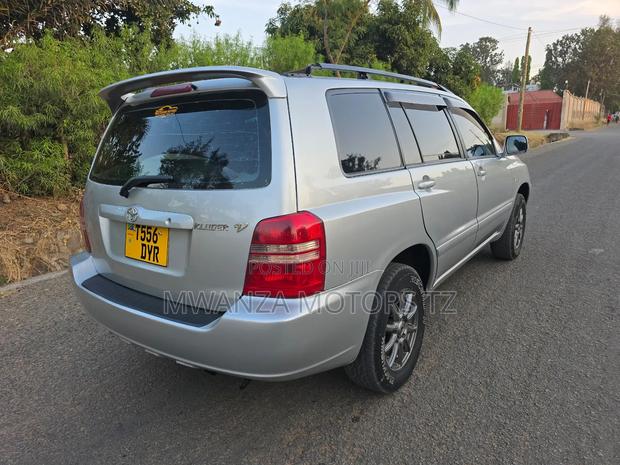 Toyota Kluger 2003 Silver