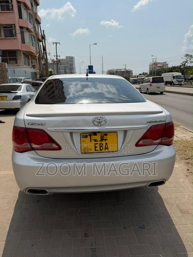Toyota Crown 2011 Silver