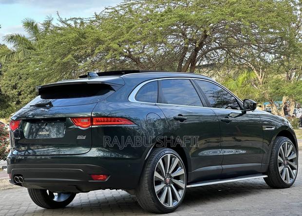 Jaguar F-Pace 2017 Green