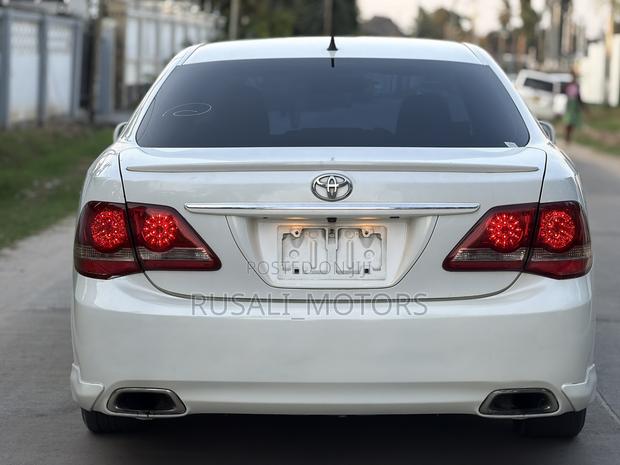 Toyota Crown 2008 White