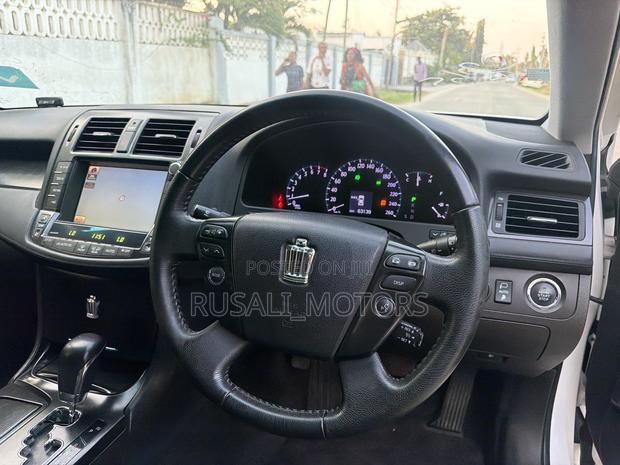 Toyota Crown 2008 White