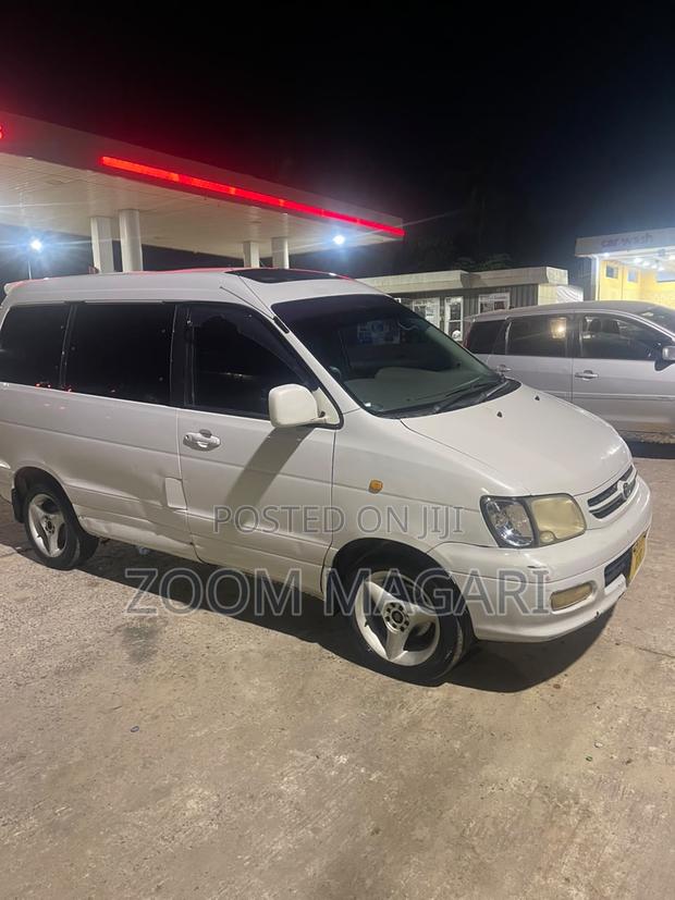 Toyota Noah 2001 White