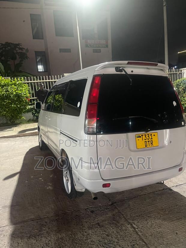Toyota Noah 2001 White