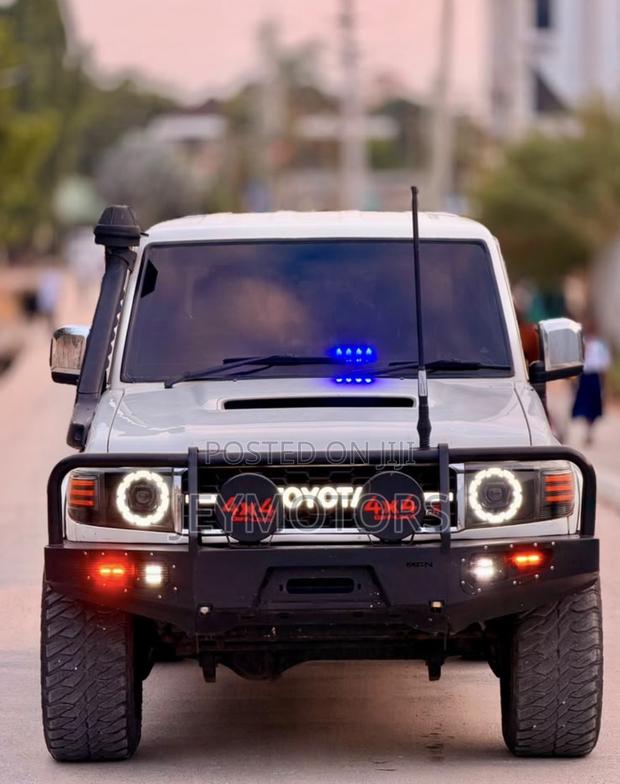 Toyota Land Cruiser 2016 White