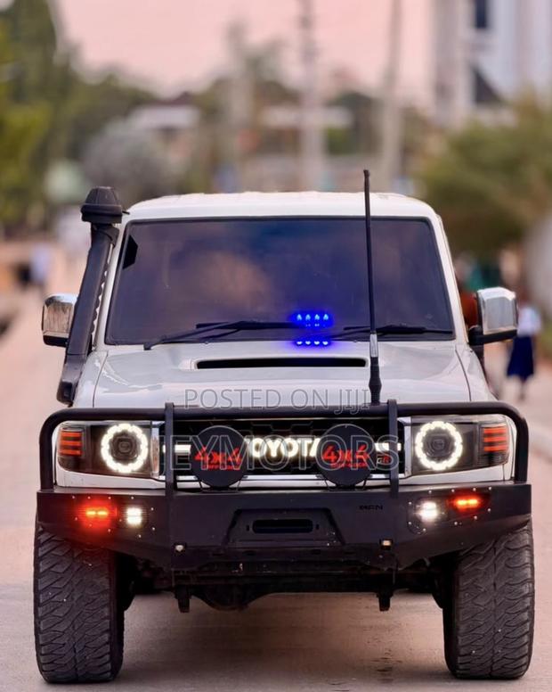 Toyota Land Cruiser 2016 White