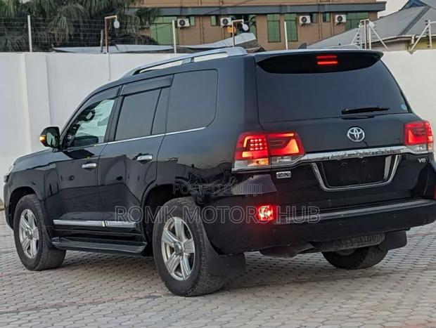 Toyota Land Cruiser 2016 Black