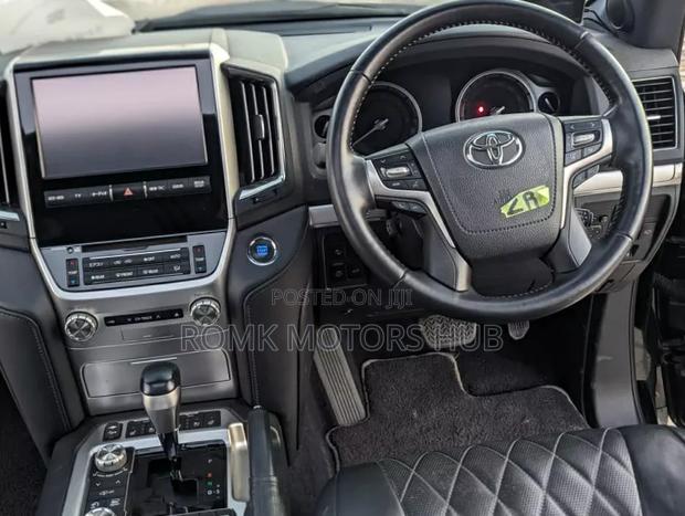 Toyota Land Cruiser 2016 Black
