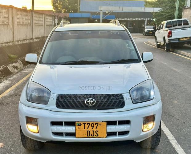 Toyota RAV4 Automatic 2003 White