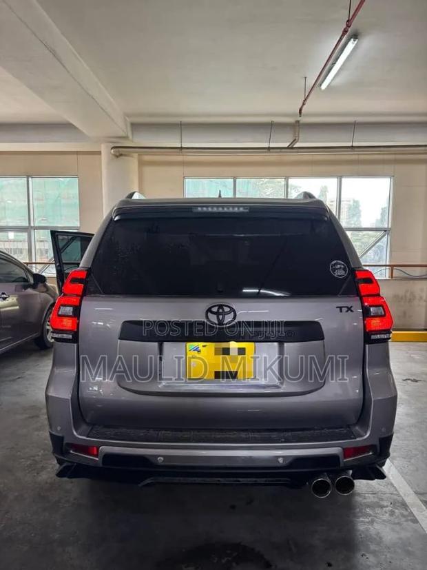 Toyota Land Cruiser Prado 2023 Gray