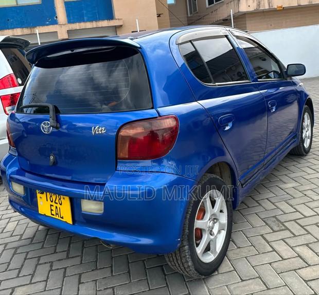 Toyota Vitz 2005 Blue