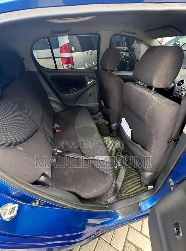 Toyota Vitz 2005 Blue