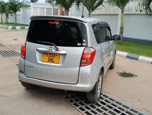 Toyota Ractis 2006 Silver