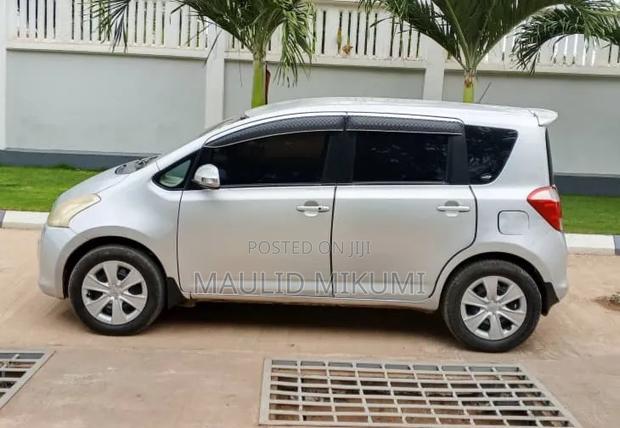 Toyota Ractis 2006 Silver