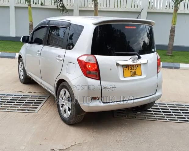 Toyota Ractis 2006 Silver