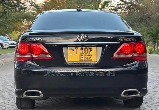 Toyota Crown 2011 Black