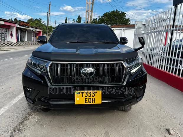 Toyota Land Cruiser Prado 2022 Black