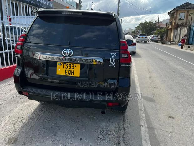 Toyota Land Cruiser Prado 2022 Black