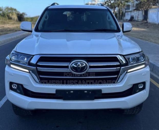 Toyota Land Cruiser 2021 White