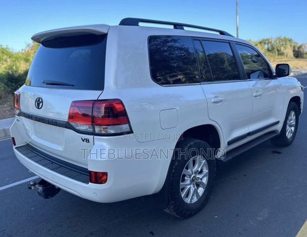 Toyota Land Cruiser 2021 White