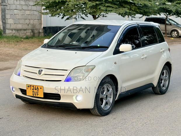 Toyota IST 2004 Ivory