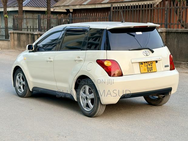 Toyota IST 2004 Ivory