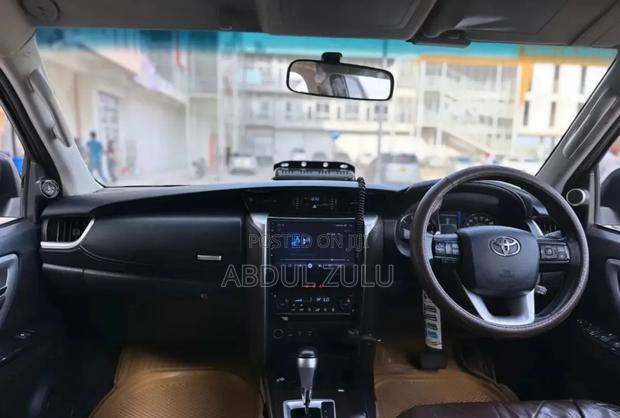 Toyota Fortuner 2018 Silver