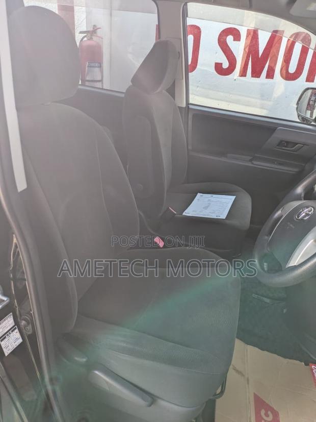 Toyota Voxy 2010 Black