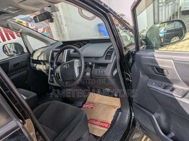 Toyota Voxy 2010 Black
