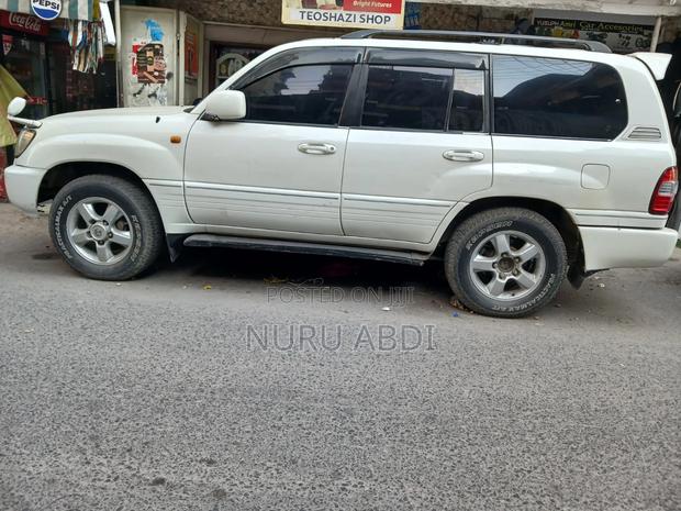 Toyota Land Cruiser 2004 White