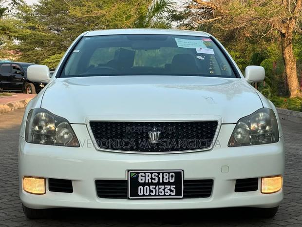 Toyota Crown 2006 White