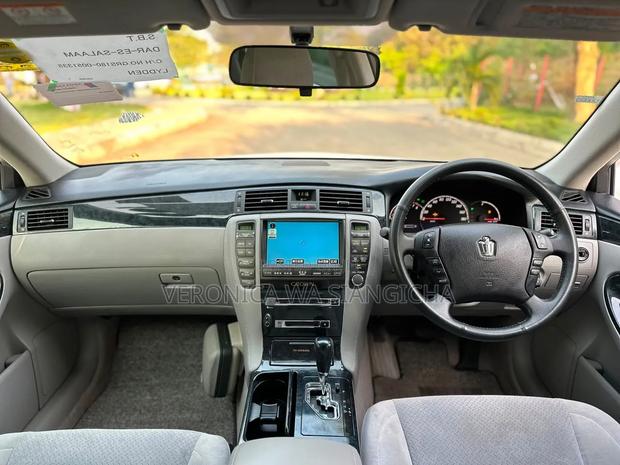 Toyota Crown 2006 White
